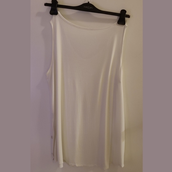 🦇2/$15-White, flowy, tank top - Picture 3 of 12